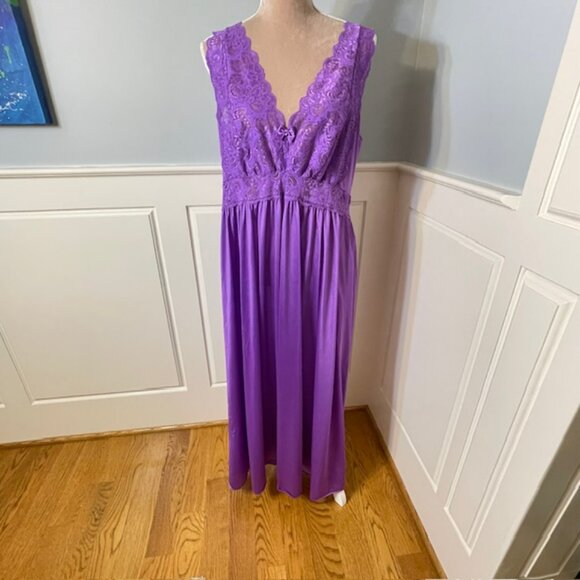 Shadowline Silhouette Lace Bodice Long NightGown & Robe Set Plus Size 2X - Picture 2 of 12